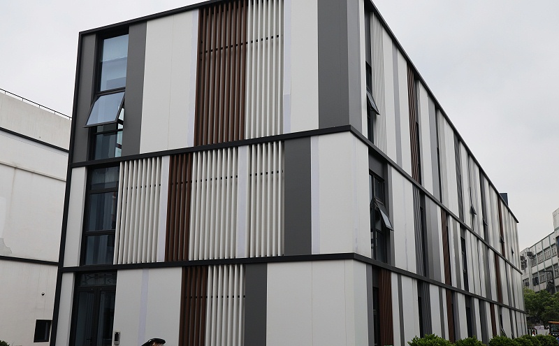 為何存在有一些氟碳鋁單板廠家廉價(jià)售賣呢？