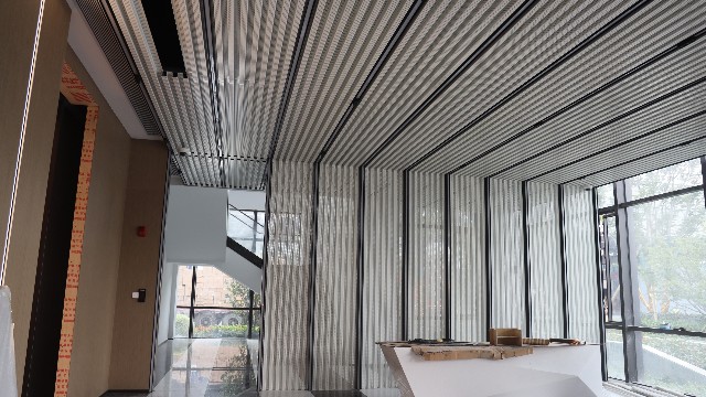 得力智慧物流展示@白色沖孔長(zhǎng)城板