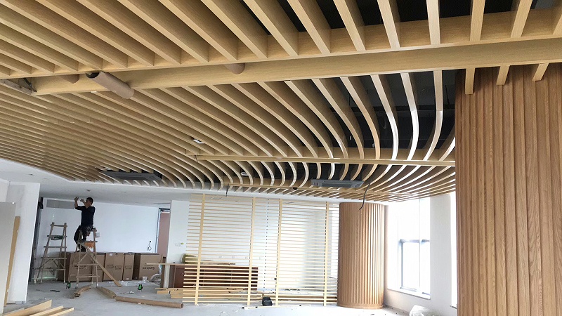 弧型鋁方通是怎么產(chǎn)生的